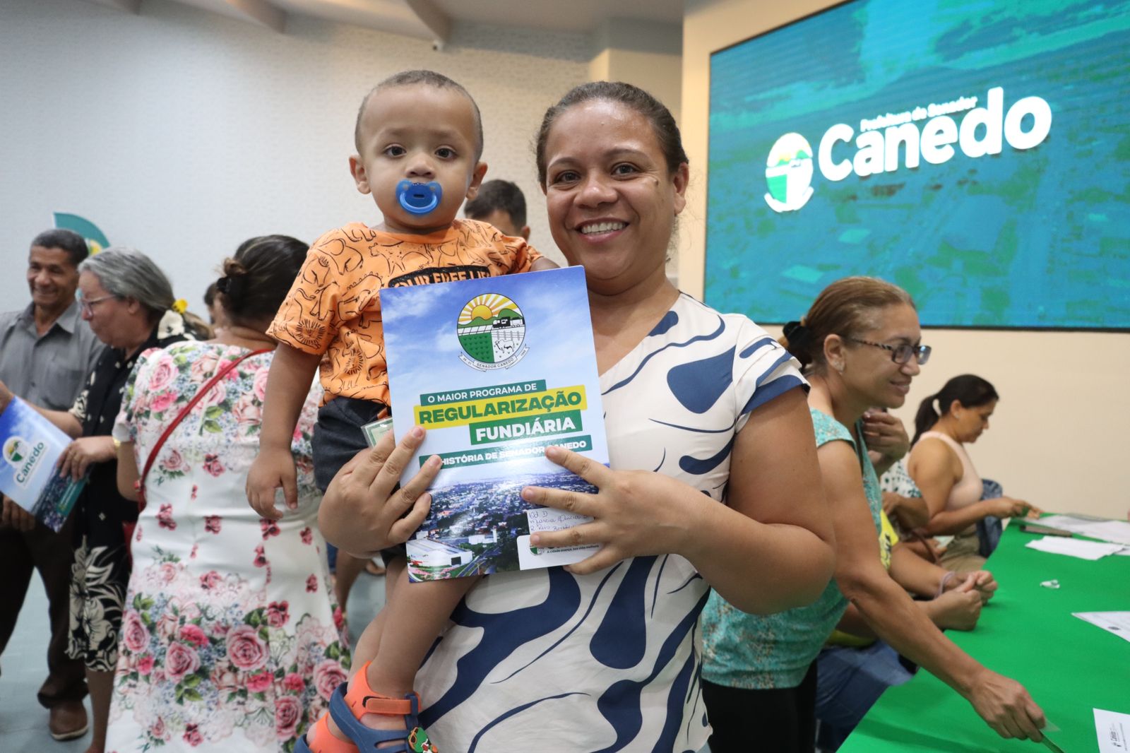 Senador Canedo Avança na Regularização Fundiária com Entrega de 78 Escrituras