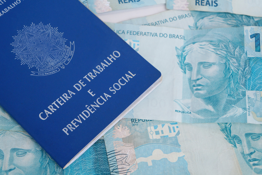 Lula Anuncia Aumento do Salário Mínimo: R$ 1.518 em 2025.