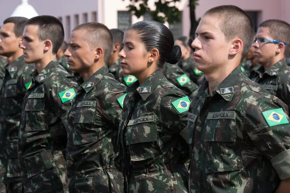 Alistamento militar feminino será aberto para jovens de 18 anos a partir de 2025