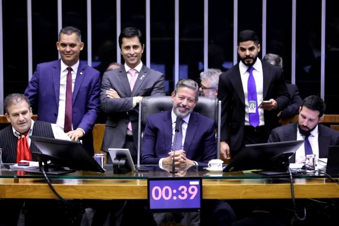 Câmara Aprova PEC de Corte de Gastos em 1º Turno