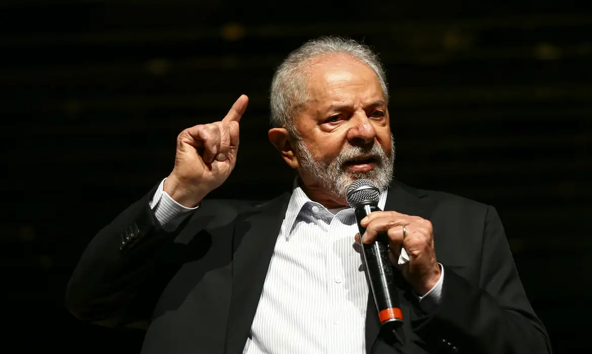 Lula antecipa 13º de aposentados e destina R$ 18 bi do pré-sal ao Minha Casa, Minha Vida