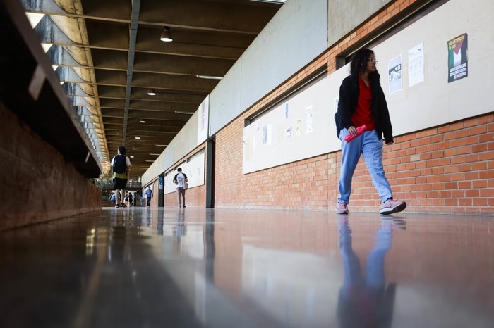 Governo recompõe orçamento das universidades federais com R$ 400 milhões e anuncia desbloqueio adicional de R$ 300 milhões