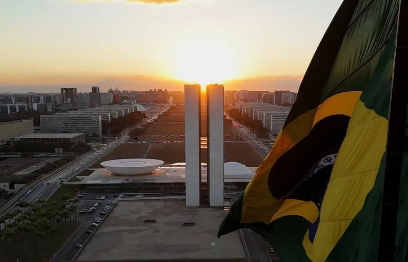 Brasil lidera ranking mundial de supersalários e gasta R$ 20 bilhões acima do teto no serviço público