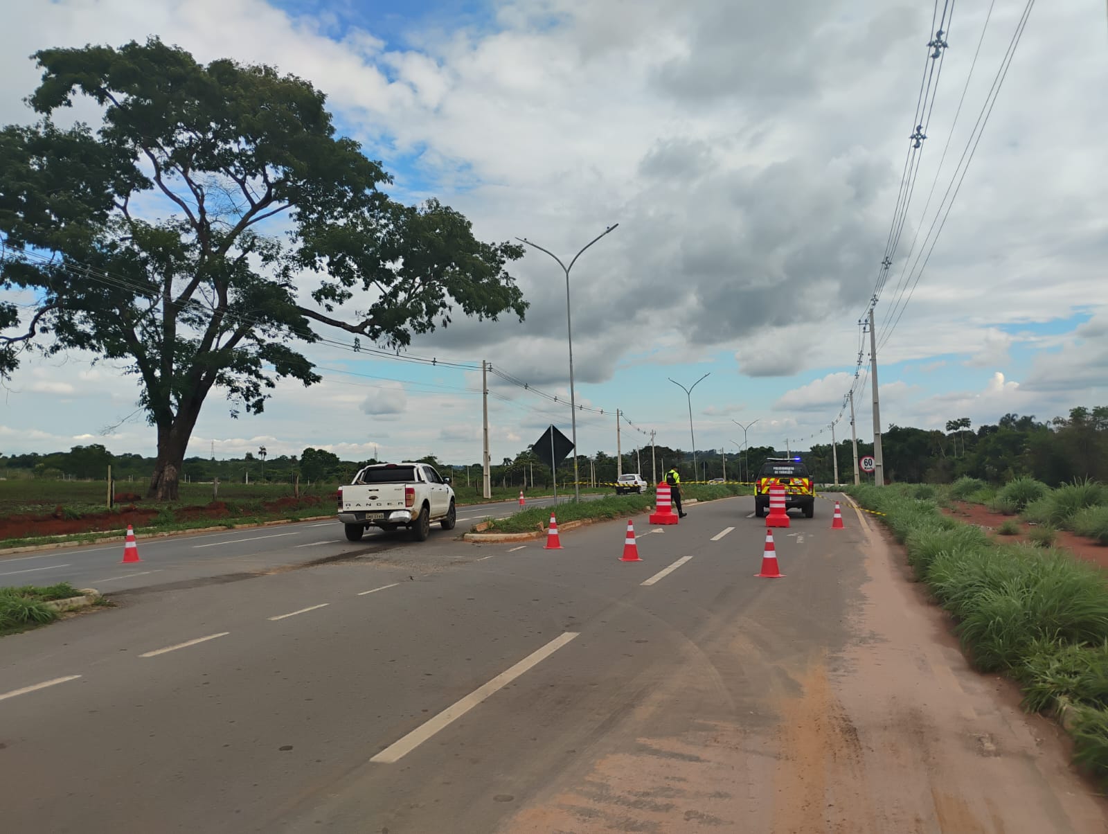 Rompimento de adutora complica trânsito na Avenida Progresso
