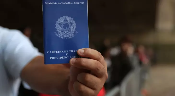 Brasil tem quase 4 milhões de afastamentos por doença em 2025