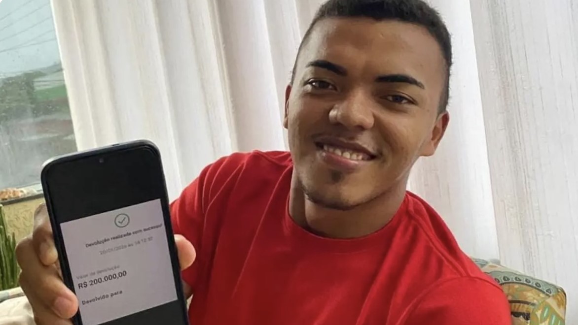 💳Estudante de Goiânia devolve R$ 200 mil recebidos por engano via Pix