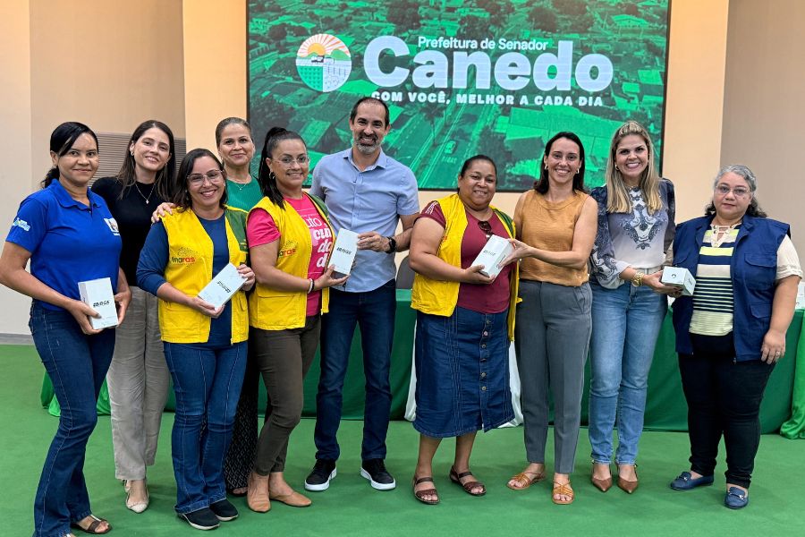 Prefeitura entrega celulares a agentes comunitários de saúde para fortalecer atendimento em Senador Canedo