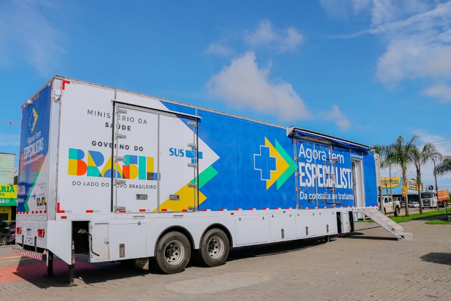 Carreta do programa Agora Tem Especialistas inicia atendimentos em Senador Canedo