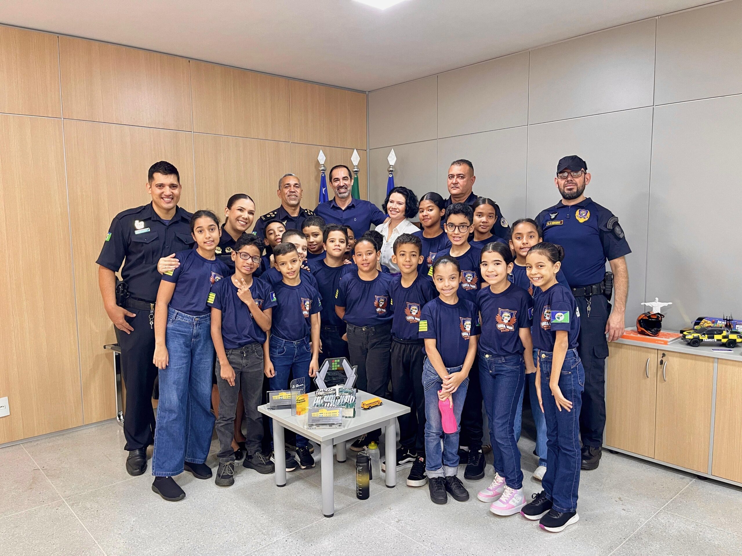 Alunos da Guarda Mirim visitam o Paço Municipal em Senador Canedo