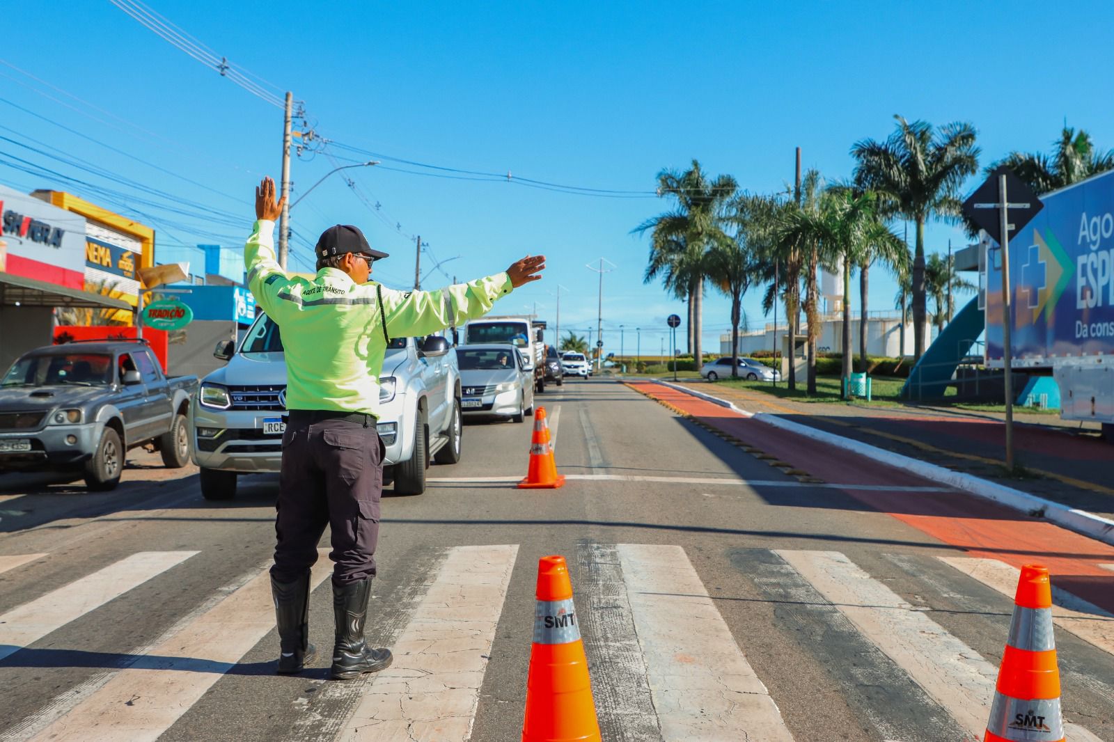 Blitz educativa reforça segurança no trânsito e oferece vacinação em Senador Canedo