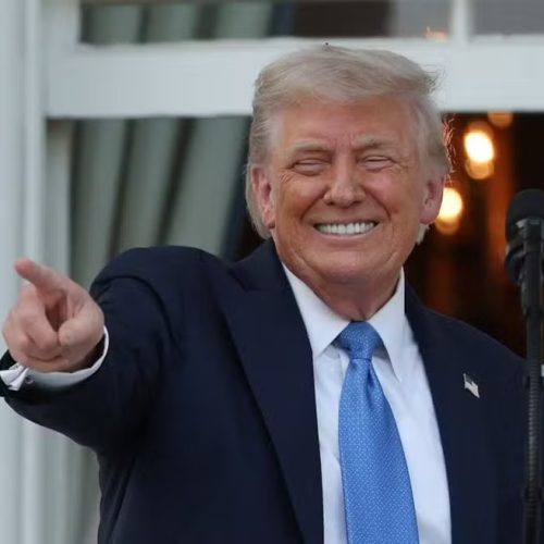 Senado dos EUA aprova megapacote de cortes de impostos proposto por Trump, que pode elevar dívida pública em trilhões