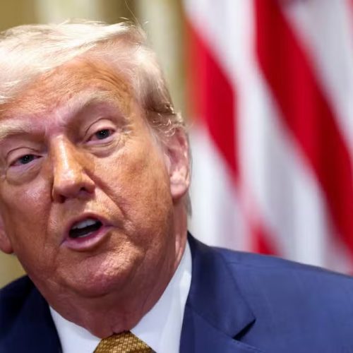 Trump anuncia tarifas contra o Brasil e ameaça taxar Brics por “ameaça ao dólar”; Lula reage: “Somos soberanos”