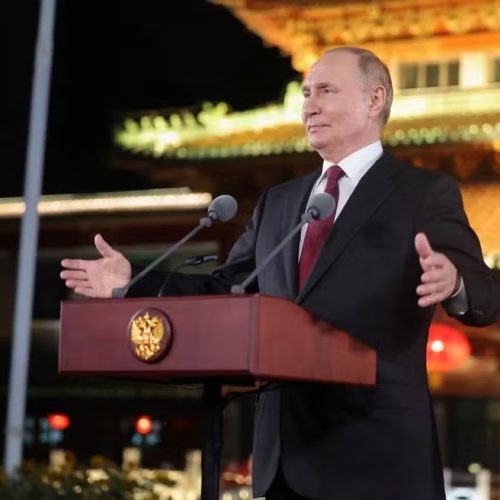 Putin diz estar “pronto” para encontro com Zelensky, mas impõe condições