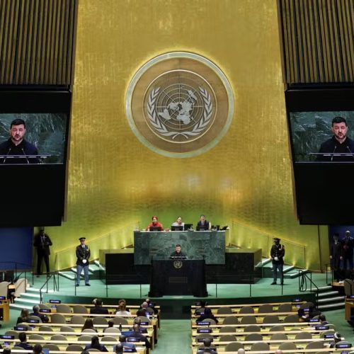 Zelensky alerta na ONU sobre expansão da guerra e anuncia exportação de armas ucranianas