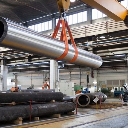 Brasil critica tarifa de 25% imposta por Trump sobre aço e alumínio e avalia medidas