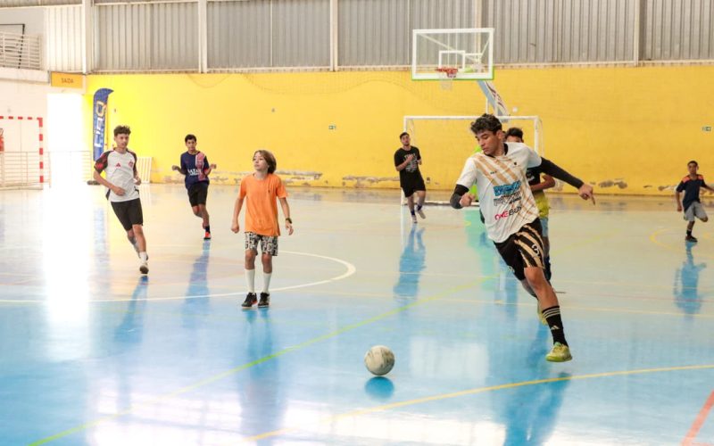 Senador Canedo oferece aulas gratuitas de futsal para crianças