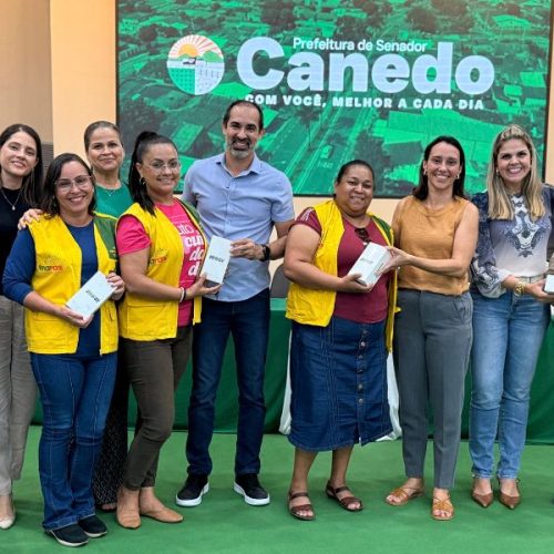 Prefeitura entrega celulares a agentes comunitários de saúde para fortalecer atendimento em Senador Canedo