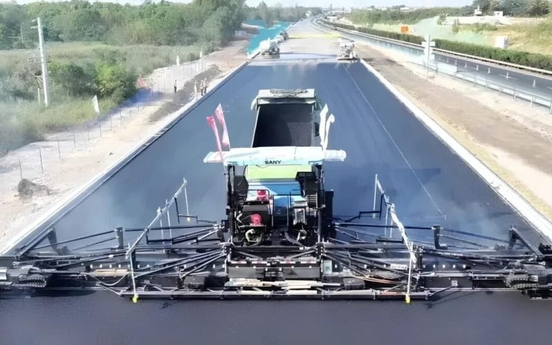 China constrói estrada de 157 km sem intervenção humana e inaugura nova era da infraestrutura