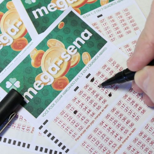💰Mega-Sena acumula e prêmio pode chegar a R$ 50 milhões nesta terça (20)