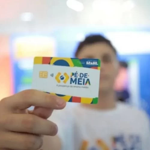 Governo paga sétima parcela do Pé-De-Meia para estudantes do ensino médio