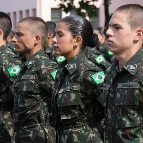 Alistamento militar feminino será aberto para jovens de 18 anos a partir de 2025