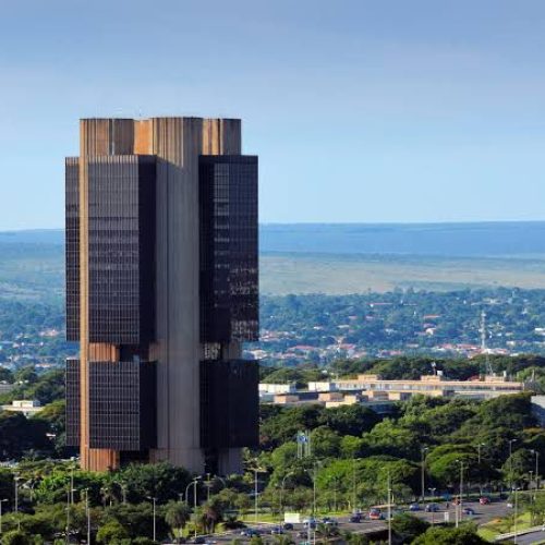 Com Dólar em Alta, Banco Central Desembolsa Bilhões para Proteger a Economia