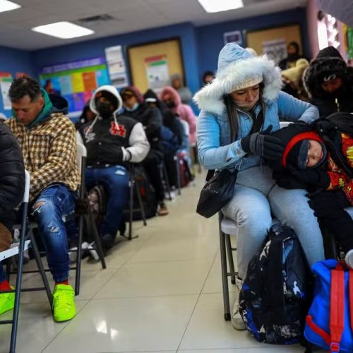 México constrói abrigos em massa para enfrentar crise migratória após medidas de Trump
