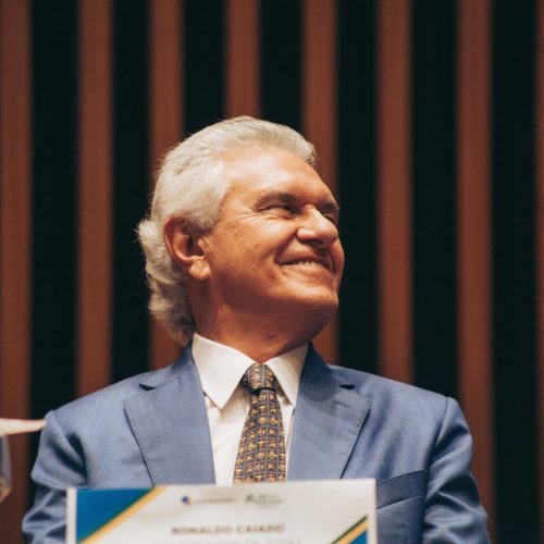 Caiado tem 86% de aprovação e consolida liderança em Goiás, diz pesquisa
