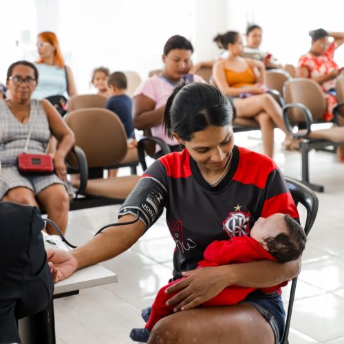 Moradores do Residencial Morumbi recebem serviços de saúde e assistência social com programa comunitário da Prefeitura