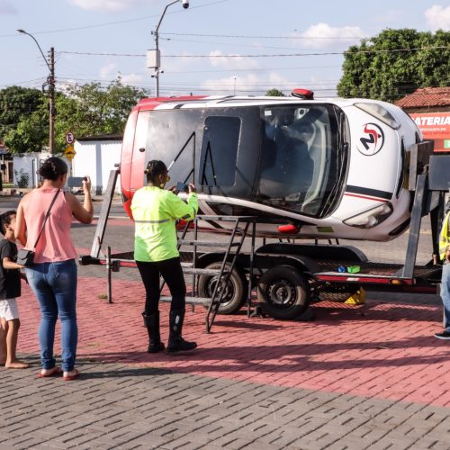 Simulador de capotamento conscientiza sobre segurança no trânsito em Senador Canedo