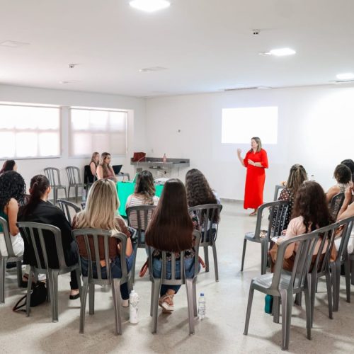 Reunião pedagógica discute práticas e diretrizes da Educação Infantil em Senador Canedo