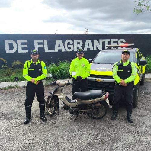 SMT flagra motoneta com placa adulterada em Senador Canedo