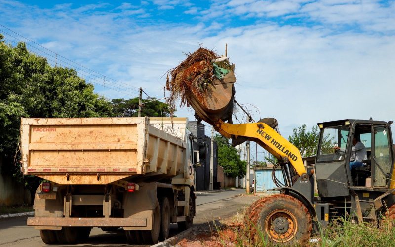 Mutirão leva melhorias e serviços de infraestrutura ao bairro Nova Morada
