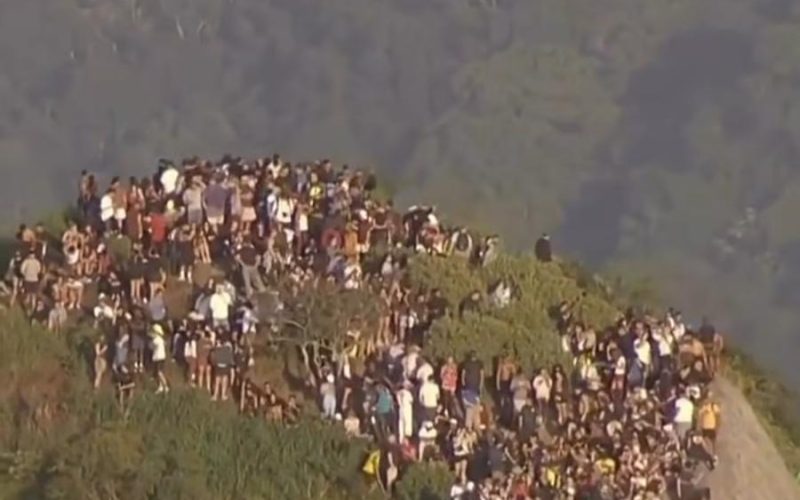 Turistas ficam presos no Morro Dois Irmãos durante tiroteio no Vidigal