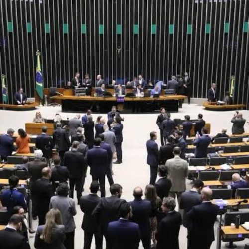 Câmara deve votar PEC que propõe fim da escala 6×1