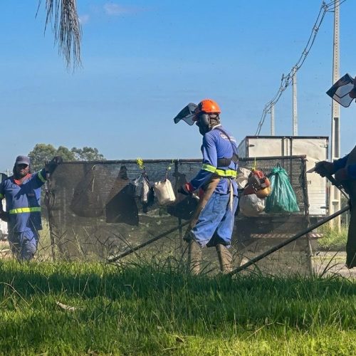 Roçagem reforça limpeza e conservação de espaços públicos em Senador Canedo