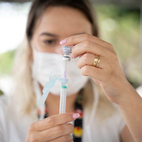 Goiás recebe mais de 21 mil doses de vacina contra a covid-19 e reforça campanha de imunização