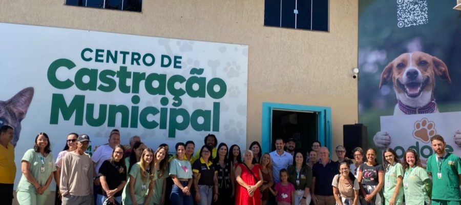 Senador Canedo realiza doação de 1 tonelada de ração para protetores de animais