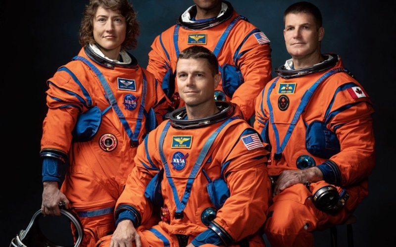 “Parem de mentir”: homem aborda astronautas e acusa missão da NASA de ser encenada