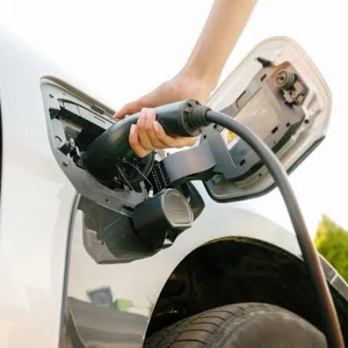 Goiás muda cobrança de imposto sobre recarga de carros elétricos