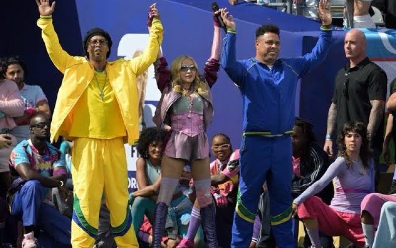 Ronaldos e Madonna roubam a cena no intervalo da final da Copa do Mundo