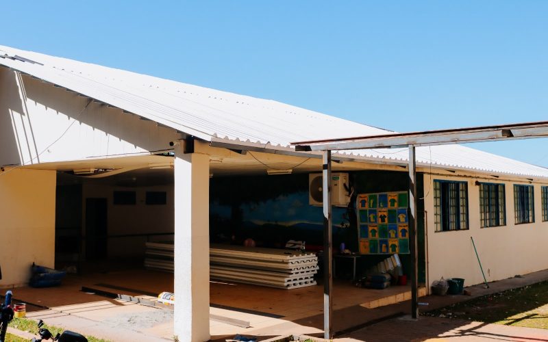 Escolas de Senador Canedo começam a receber telhados termoacústicos