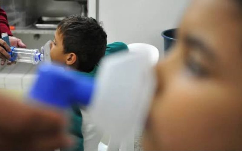 Surto de vírus respiratórios: especialista alerta para sinais de bronquiolite que exigem atendimento imediato