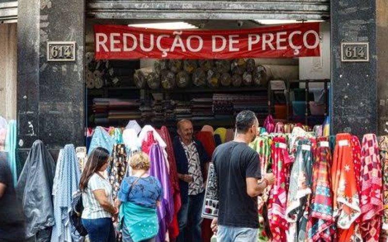 Comércio passa a seguir novas regras para funcionamento em feriados; entenda o que muda