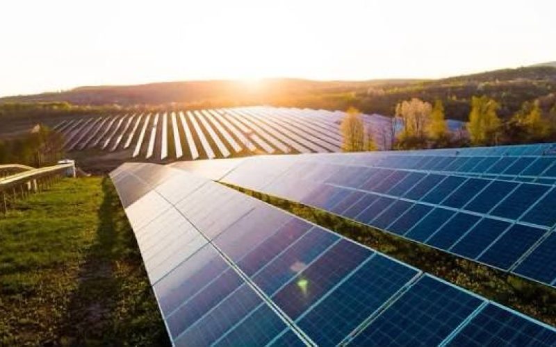 Curso gratuito de energia solar oferece premiação de R$ 2,5 mil para participantes em Goiânia
