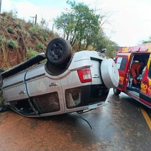 Capotamento na GO-010 deixa duas pessoas feridas em Senador Canedo