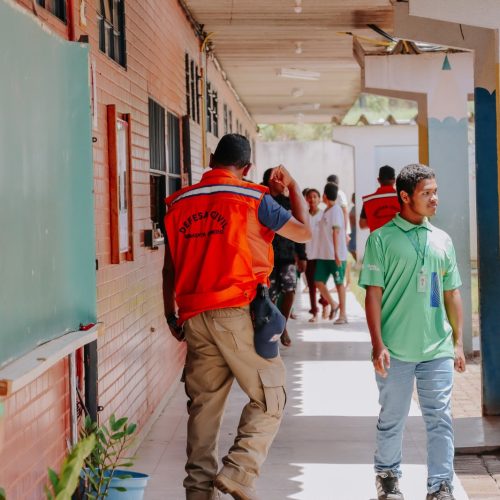 Defesa Civil realiza treinamento de evacuação com estudantes e profissionais em Senador Canedo