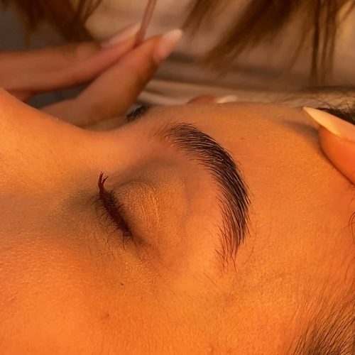 A Revolução das Sobrancelhas: Beleza, Identidade e Tendências