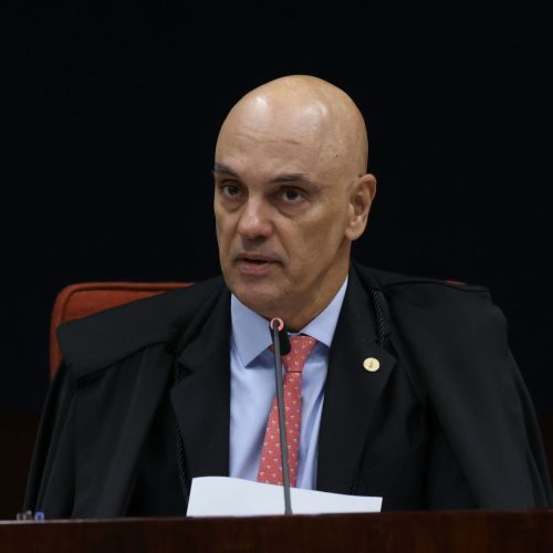 Alexandre de Moraes avalia prisão domiciliar para Jair Bolsonaro