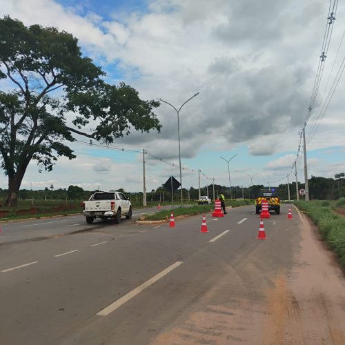 Rompimento de adutora complica trânsito na Avenida Progresso